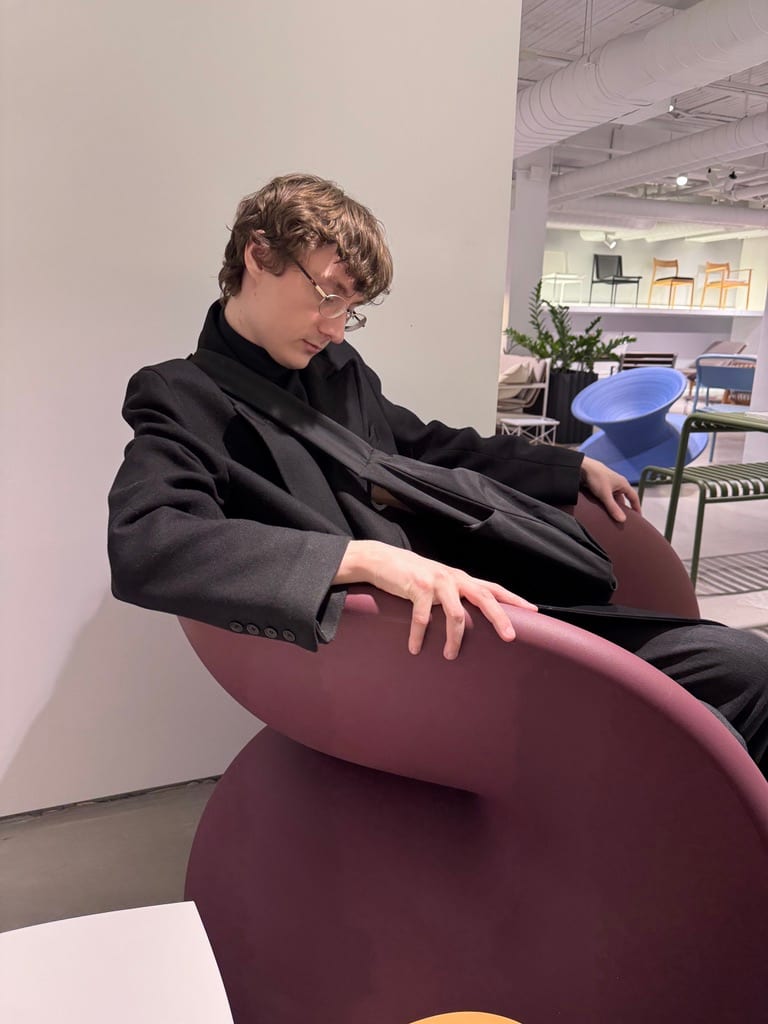 ev, seated